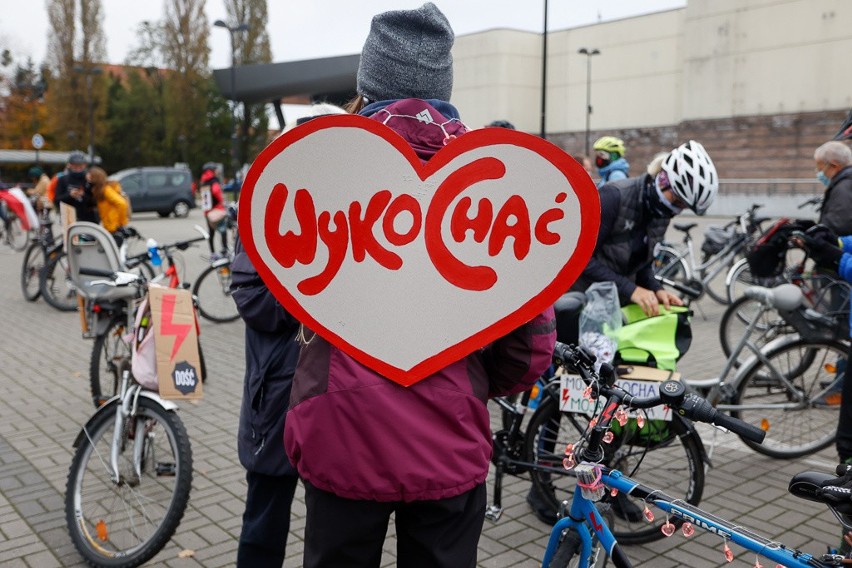 Strajki kobiet w Trójmieście. Sobotnia rodzinna blokada rowerowa przejechała ulicami Gdańska, Sopotu i Gdyni  