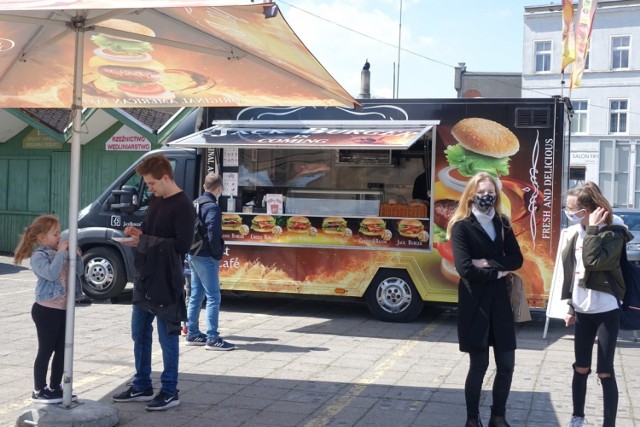 W Lesznie trwa V Festiwal Smaków Food Trucków.Zobacz także: Błoto, pot i łzy. Tak biegali w Poznaniu