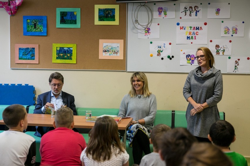 Biblioteka pełna bajek dla małych pacjentów