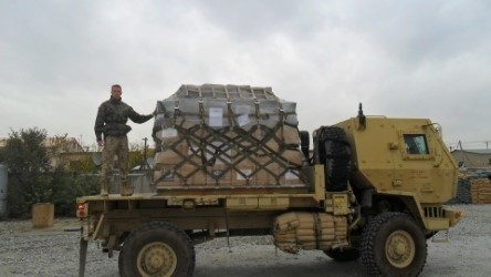 „Włóczkersi” wydziergali pięć tysięcy czapek dla dzieci z Afganistanu