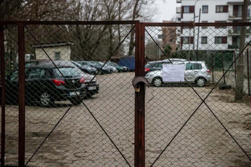 Parking społeczny przy Świętojańskiej powstał prawie 30 lat...