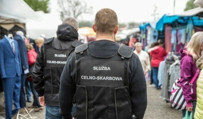 Funkcjonariusze ze śląskiego Urzędu Celno-Skarbowego w...