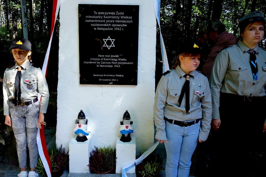Odsłonięto tablicę na obelisku poświęconym zamordowanym kazimierskim Żydom. Rozpoczęły się XIX Spotkania z Kulturą Żydowską [ZDJĘCIA]