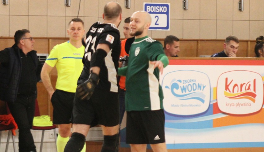 Moravia Tompawex Obice wygrała z AZS UE Kraków w 1/32 Pucharu Polski w futsalu. Była czerwona kartka dla zawodnika gości. Zobacz zdjęcia