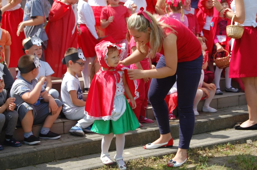 Czyż nie piękny Czerwony Kapturek?