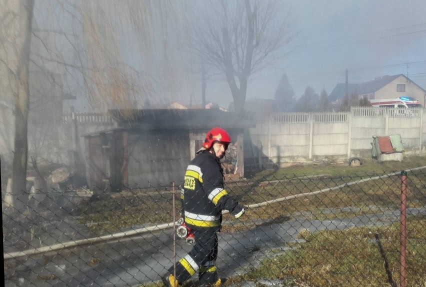 Radlin, gmina Górno. Pożar butli z gazem w domu mieszkalnym, jedna osoba ranna [ZDJĘCIA]