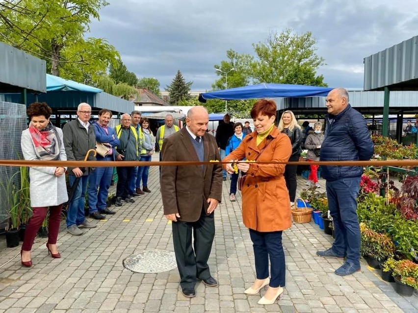 Nowa część cieszyńskiego targowiska - przesuwaj gestem lub...