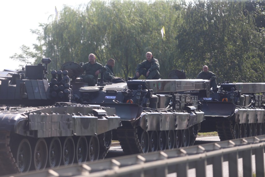 W defiladzie zobaczymy m.in.: czołgi Leopard 2 i kołowe...