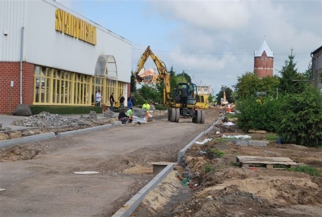 Niebawem będą już układane chodniki przy remontowanej jezdni na ul. Wodociągowej.