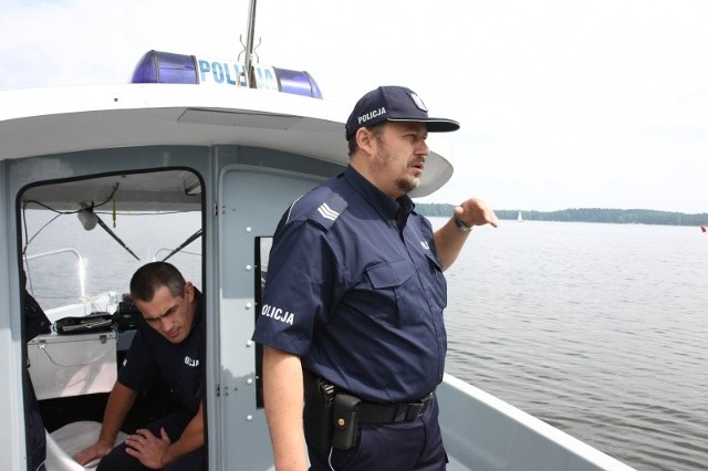 Na augustowskich akwenach, a zwłaszcza Necku, z roku na rok pojawia się coraz więcej łódek, skuterów, motorówek i kajaków. Korzystający z nich ludzie stwarzają duże zagrożenie.