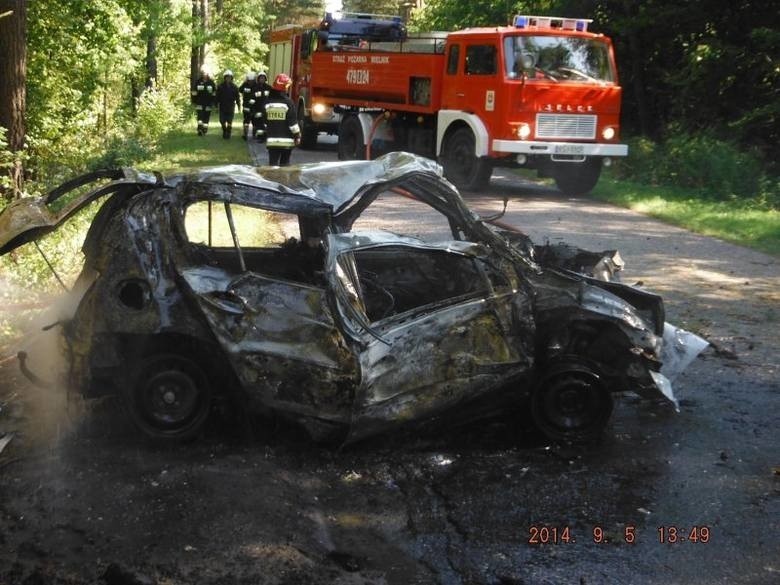 33-latek uderzył w drzewo na drodze Radziwiłłówka - Mielnik....