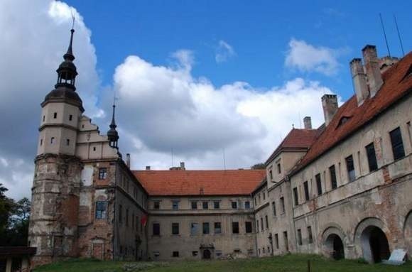 Zamek w Głog&oacute;wku w tamtym roku przeszedł remont dachu oraz odwodnienie jednego ze skrzydeł.