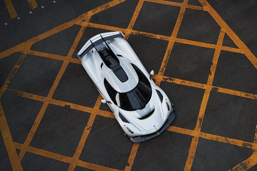 Samochód marki Koenigsegg...