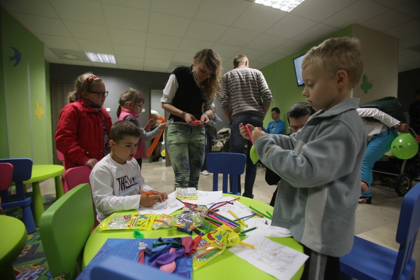 Piłkarze Piasta Gliwice odwiedzili dzieci ze Szpitala Kliniczego Ceglana [ZDJĘCIA]