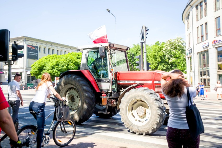 Protest rolników w województwie podlaskim. Ciągniki z...
