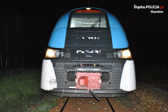 Poraj: dwóch nastolatków próbowało wykoleić dwa pociągi