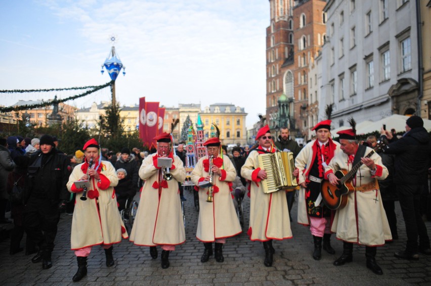 76. Konkurs Szopek Krakowskich. Po prezentacji na estradzie Targów Bożonarodzeniowych trafiły do Celestatu [ZDJĘCIA]