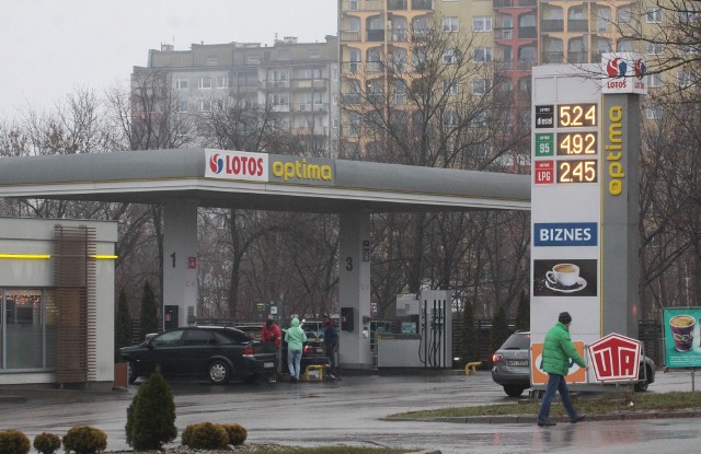 W Radomiu ceny paliw na większości stacji są na poziomie średniej krajowej i podobnie jak w kraju możemy spodziewać się spadków.