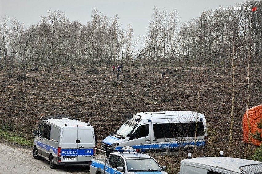 Policja znów przeszukuje tereny w okolicach Borowców....