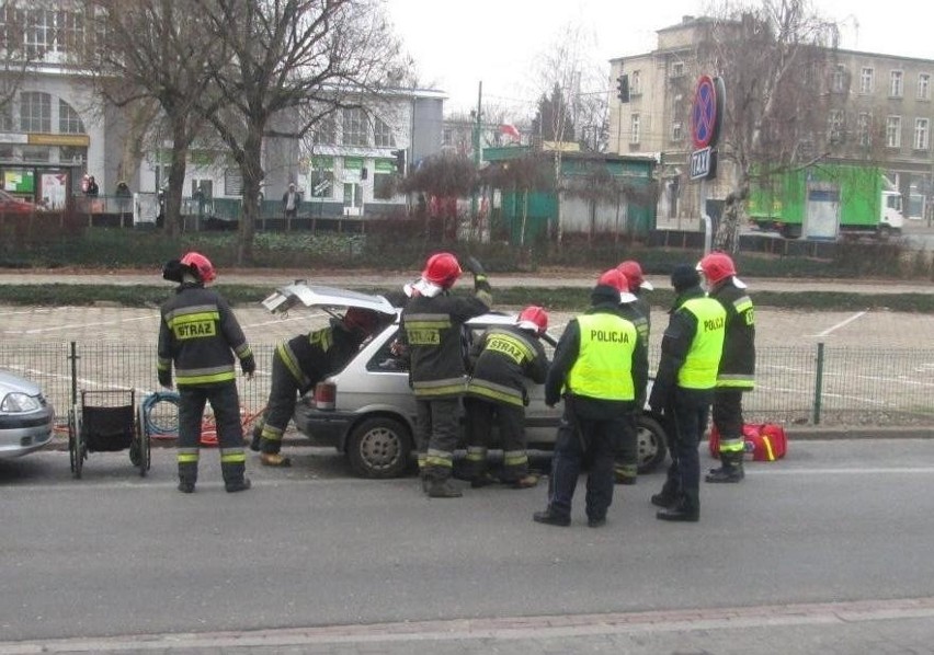Poznań: Płonął samochód z bezdomnym mężczyzną w środku