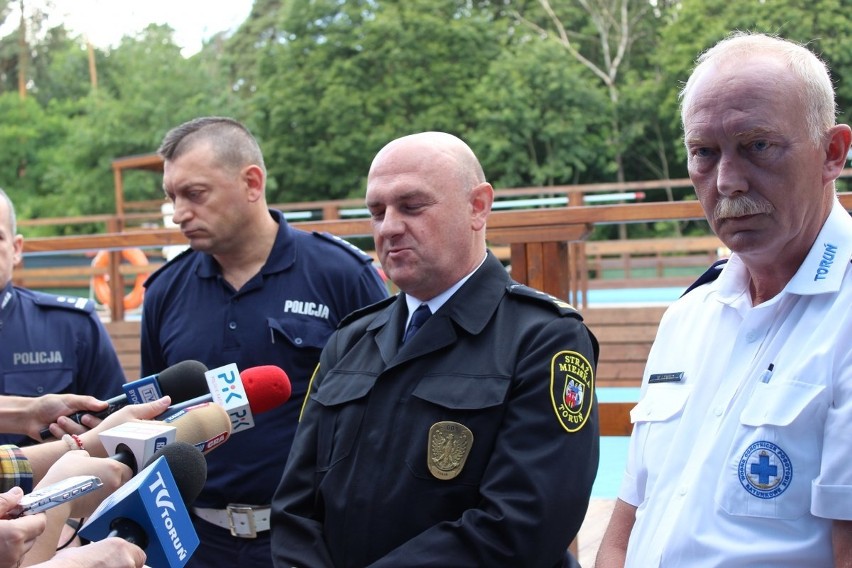 Konferencję przy letnich basenach zorganizował prezydent...