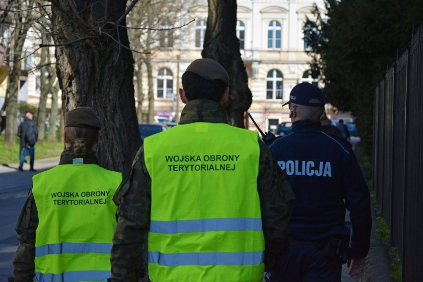 Opolscy mundurowi patrolują miasta.