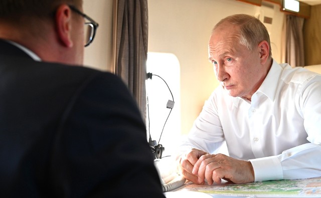 "Putin nie ufa nikomu, nawet ochroniarzom, którzy mogą nie wiedzieć, gdzie konkretnie się znajduje, czy jest w pobliżu czy nie".