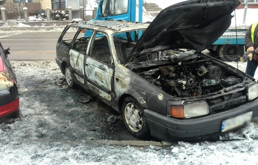 Informację o palącym się samochodzie oficer dyżurny ełckiej...