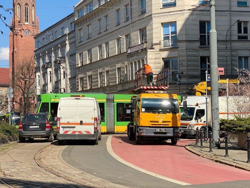 Do wykolejenia tramwaju doszło przed godz. 10....