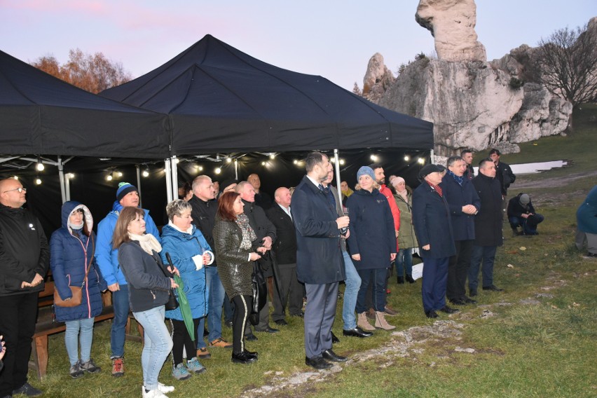 Ogrodzieniecka Twierdza Światła czeka na turystów....