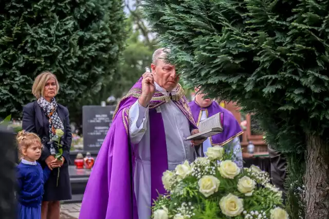 27 sierpnia w kościele Zmartwychwstania Pańskiego w Bydgoszczy rodzina, bliscy, przyjaciele, lekarze i pacjenci pożegnali zmarłego profesora. Pogrzeb odbył się na cmentarzu parafialnym w Bydgoszczy-Bielawkach.