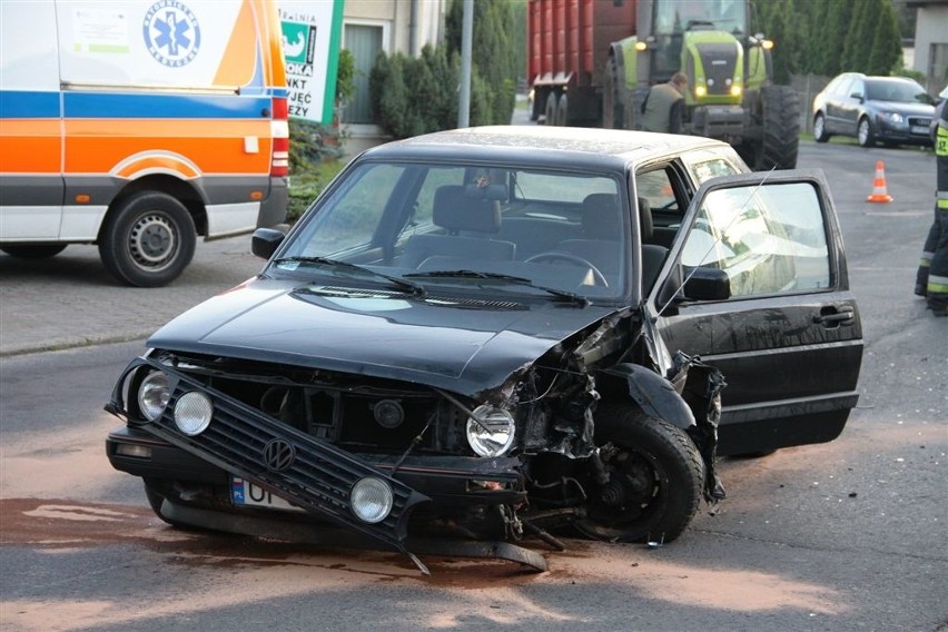 Kolizja w Chmielowicach. Zderzyły się dwa volkswageny golfy