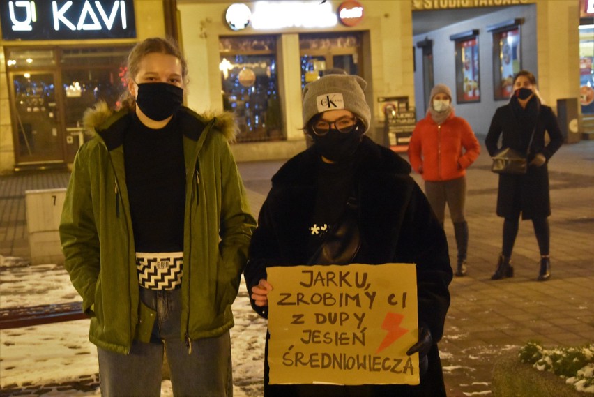 Strajk kobiet w Rybniku: "Rząd wyciąga kobiety na ulice by...