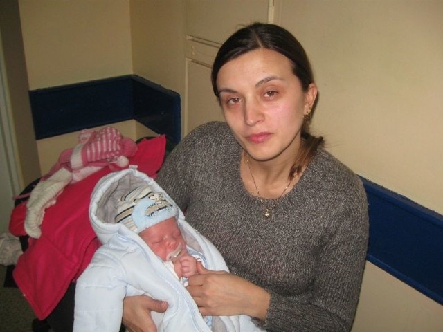 - Na pewno przydałaby się nowa pediatria - mówi Agnieszka Ciszak z synkiem Dominikiem.