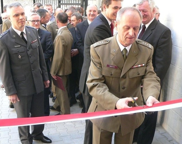 Biało-czerwoną wstęgę na otwarciu ciął także Eugeniusz Nikulin, szef Wojewódzkiego Sztabu Wojskowego w Kielcach.