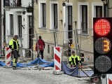 Trwa remont ulicy Zamkowej w Sandomierzu. Obowiązuje ruch wahadłowy. Są duże utrudnienia