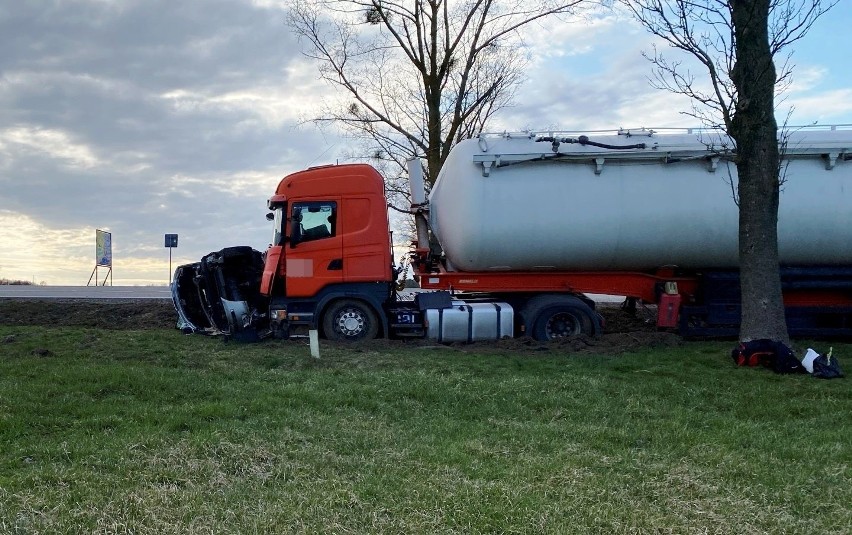 Kordowo. Zderzenie ciężarówki z autem osobowym. 8.04.2021. Zdjęcia