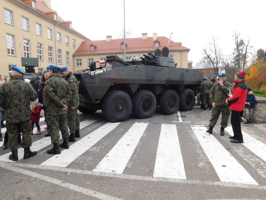 W sobotę w siedemnastu polskich miastach z okazji 100-lecia...