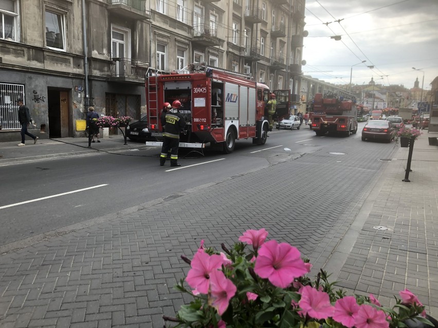 Pożar przy ul. Lubartowskiej w Lublinie. Ogień pojawił się na strychu. Zobacz zdjęcia