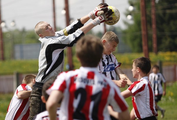 Resovia 96 Rzeszów - JKS Czarni Jaslo Resovia 96 Rzeszów przegrala u siebie z wyzej notowanymi JKS Czarni Jaslo 1:6.