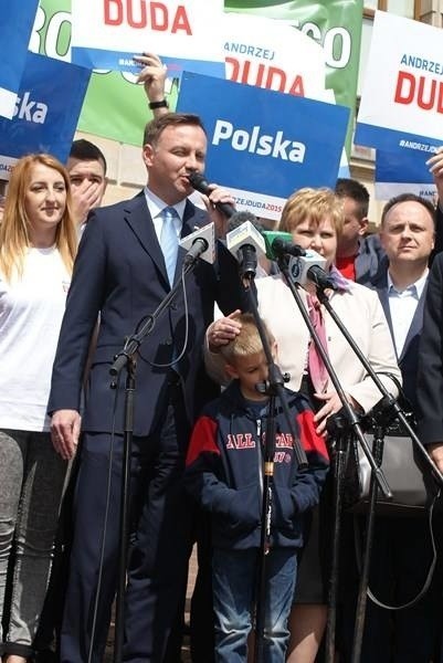Andrzej Duda kampanię przed II turą wyborów prowadzi w woj....