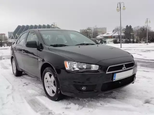 Testujemy używane: Mitsubishi Lancer – z rajdowym rodowodemUżywany Lancer z benzynowymi silnikami MIVEC to kusząca propozycja. Szukając używanego egzemplarza warto jednak dokładnie sprawdzić jego stan, bo koszty napraw przy użyciu oryginalnych części mogą okazać się bardzo wysokie.fot. Bartosz Gubernat