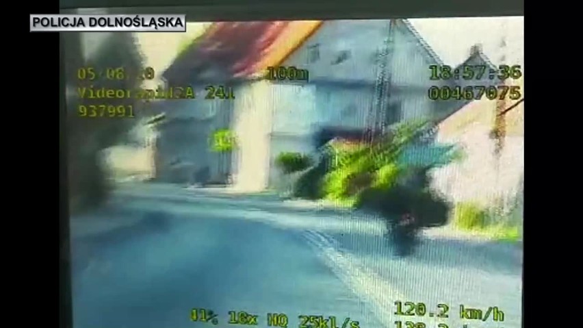 Szalony rajd motocyklisty. Jadąc z pasażerką pędził ponad 180 km/h