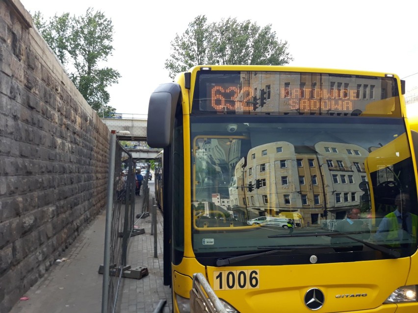 Zobacz kolejne zdjęcia. Przesuwaj zdjęcia w prawo - naciśnij...