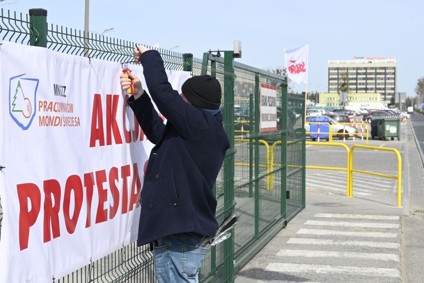 Akcja protestacyjna w Mondi Świecie. Pracownicy chcą więcej zarabiać