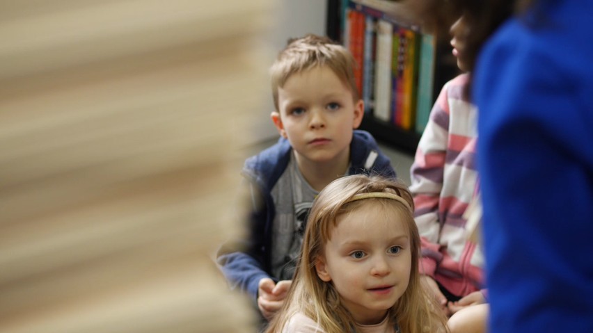 Dziecinnie proste: Jak polubić dziecko z książką? Podpowiada nasz ekspert [WIDEO]