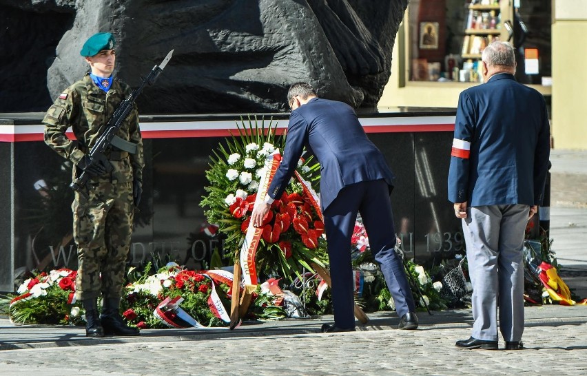 Premier Mateusz Morawiecki w Bydgoszczy. Oddał hołd ofiarom niemieckich zbrodni