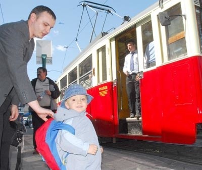 Na przejażdżkę przyszedł Łukasz Styczyński ze swoim dwuletnim synkiem Kubusiem. Chłopczykowi jazda bardzo się podobała. - Jestem zdecydowanie przeciw likwidacji tramwajów w mieście - powiedział jego tata.