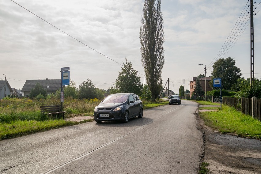 Mieszkańcy Ławek nie mogą doczekać się budowy chodników