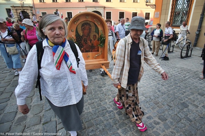 Wrocław: Wyruszyła piesza pielgrzymka na Jasną Górę (ZDJĘCIA)